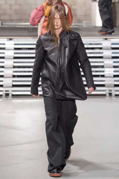 Look 24